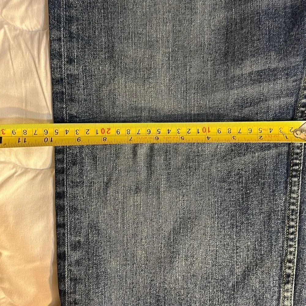 Levi’s 505 Jeans Waist: 38, inseam: 28 inches